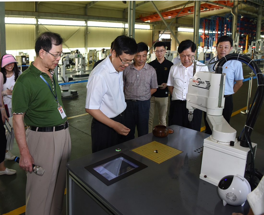 揭陽市委副書記、代市長張科蒞臨巨輪智能參觀考察